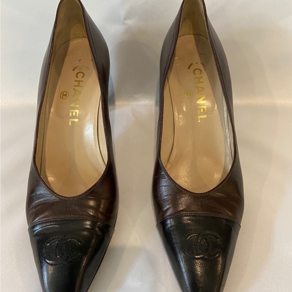 Vintage Chanel Two Toned Shoes with Logo on toe. - Picture 4 of 4